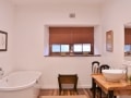 Accommodation-Fig-Tree-Suite-Bathroom-1