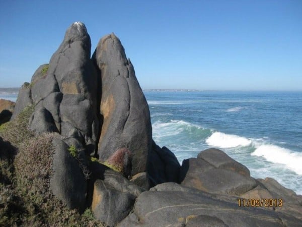 West Coast Walk along rocky coast