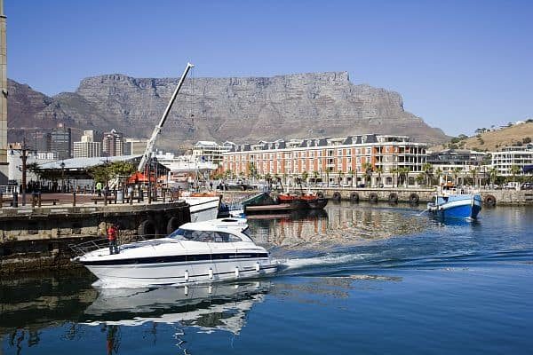 Cape Peninsula cycling starts in V&A Waterfront with superb views of Table mountain and coast